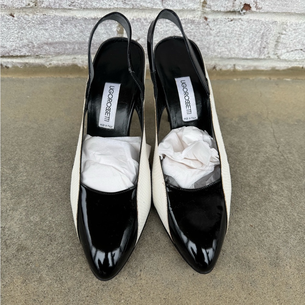 Vintage - Never Worn - Black and white sling back pumps
